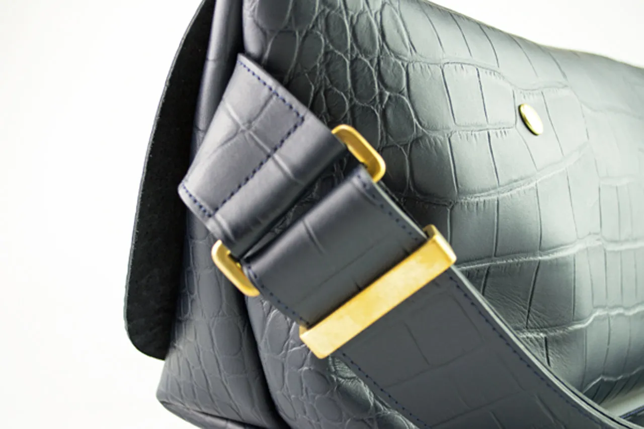 メッセンジャーバッグ (M)/CROCO PATTERN NAVY-FAS