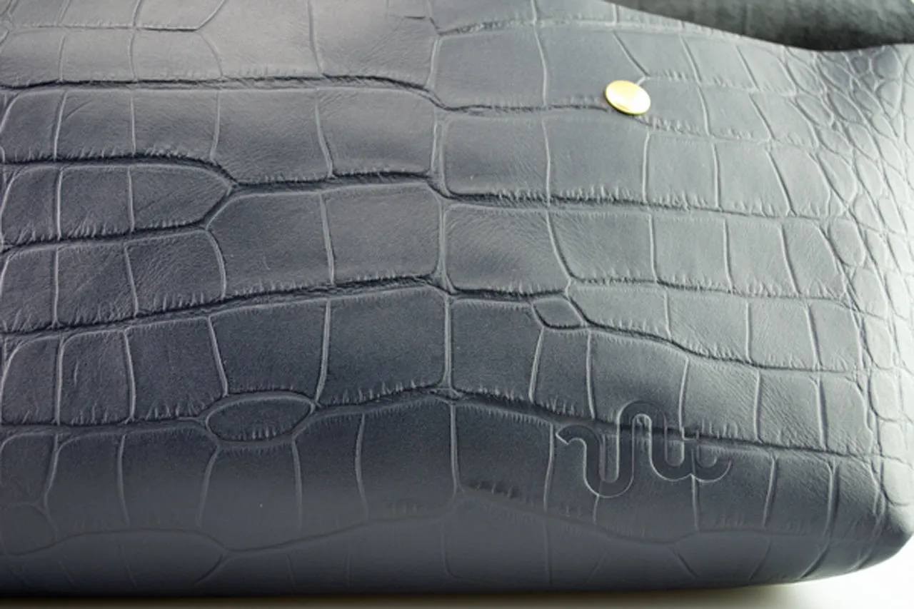メッセンジャーバッグ (M)/CROCO PATTERN NAVY-FAS