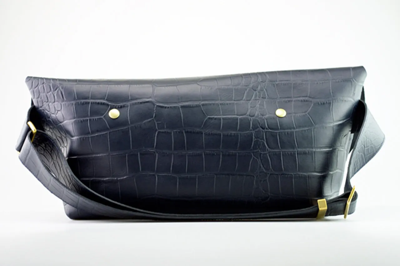 メッセンジャーバッグ (M)/CROCO PATTERN NAVY-FAS
