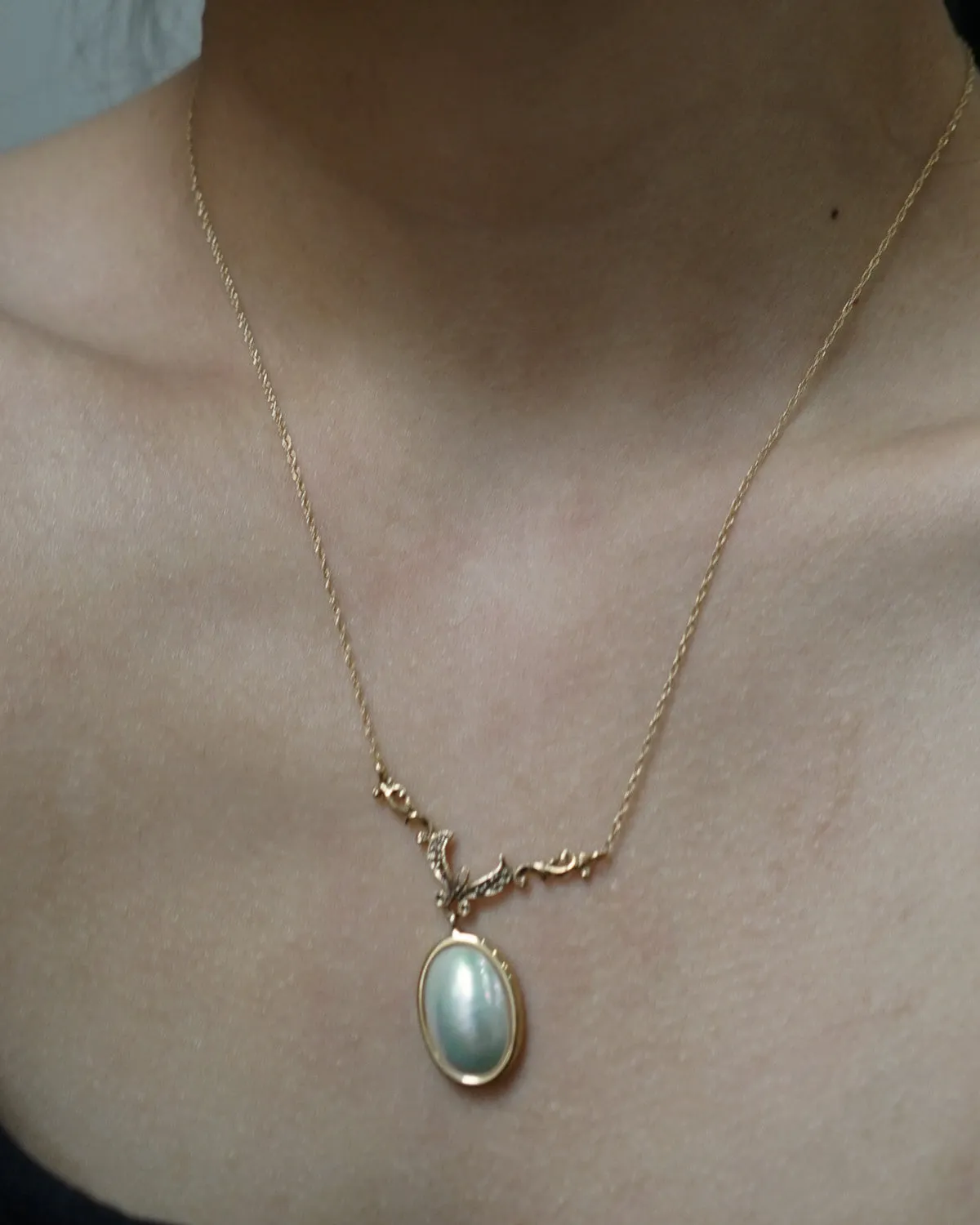 10k Gold Necklace w/ Mobe Pearl
