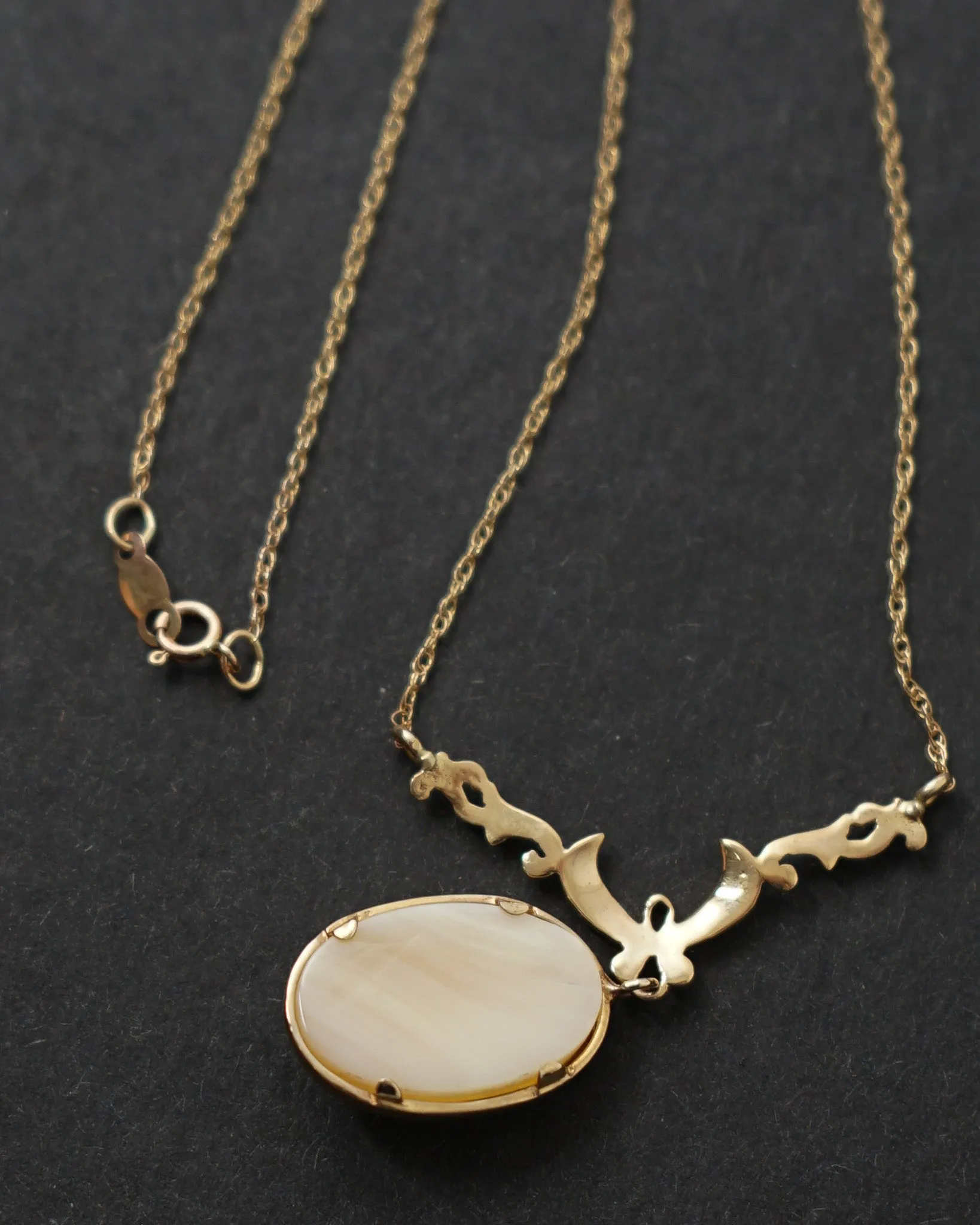 10k Gold Necklace w/ Mobe Pearl
