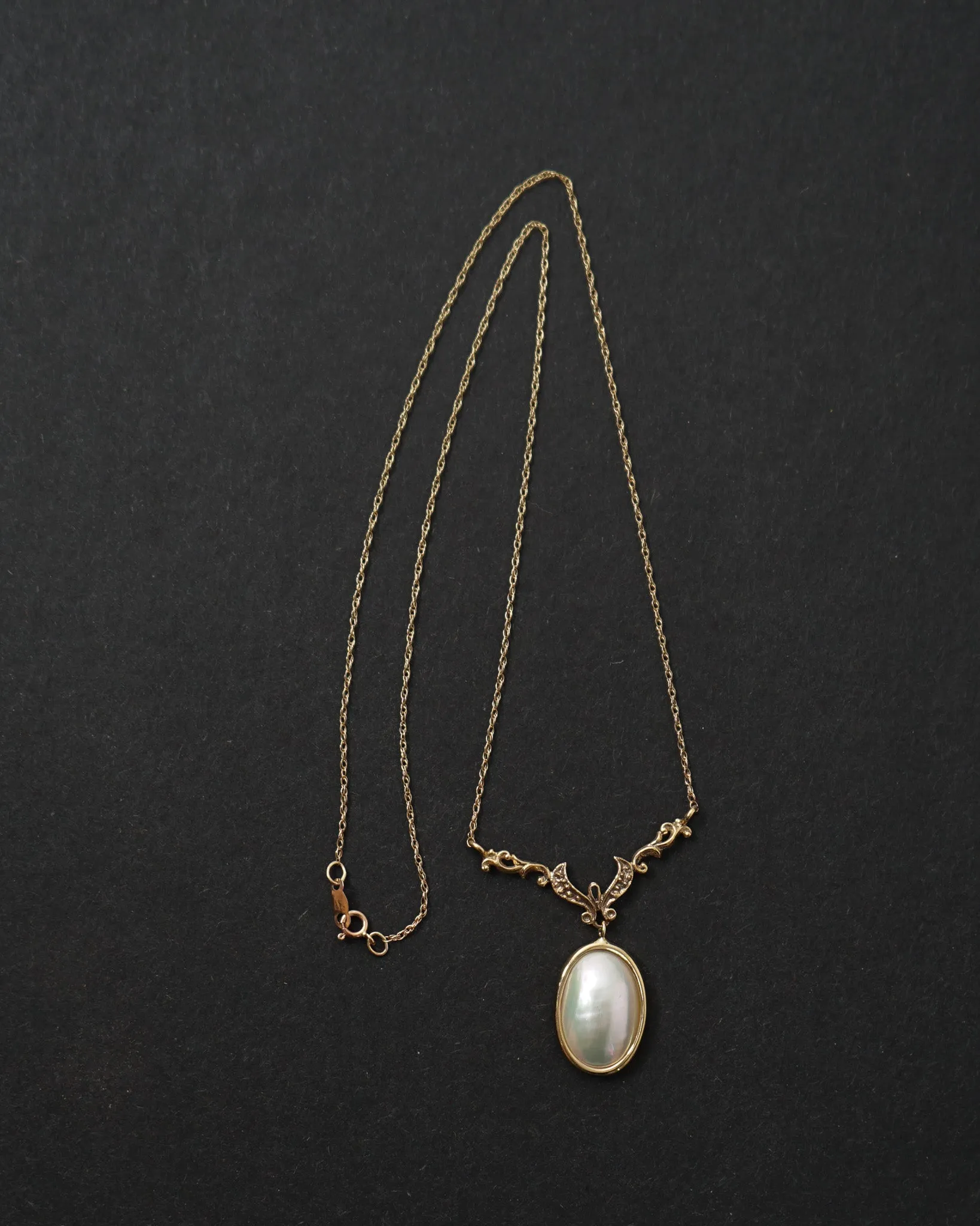 10k Gold Necklace w/ Mobe Pearl
