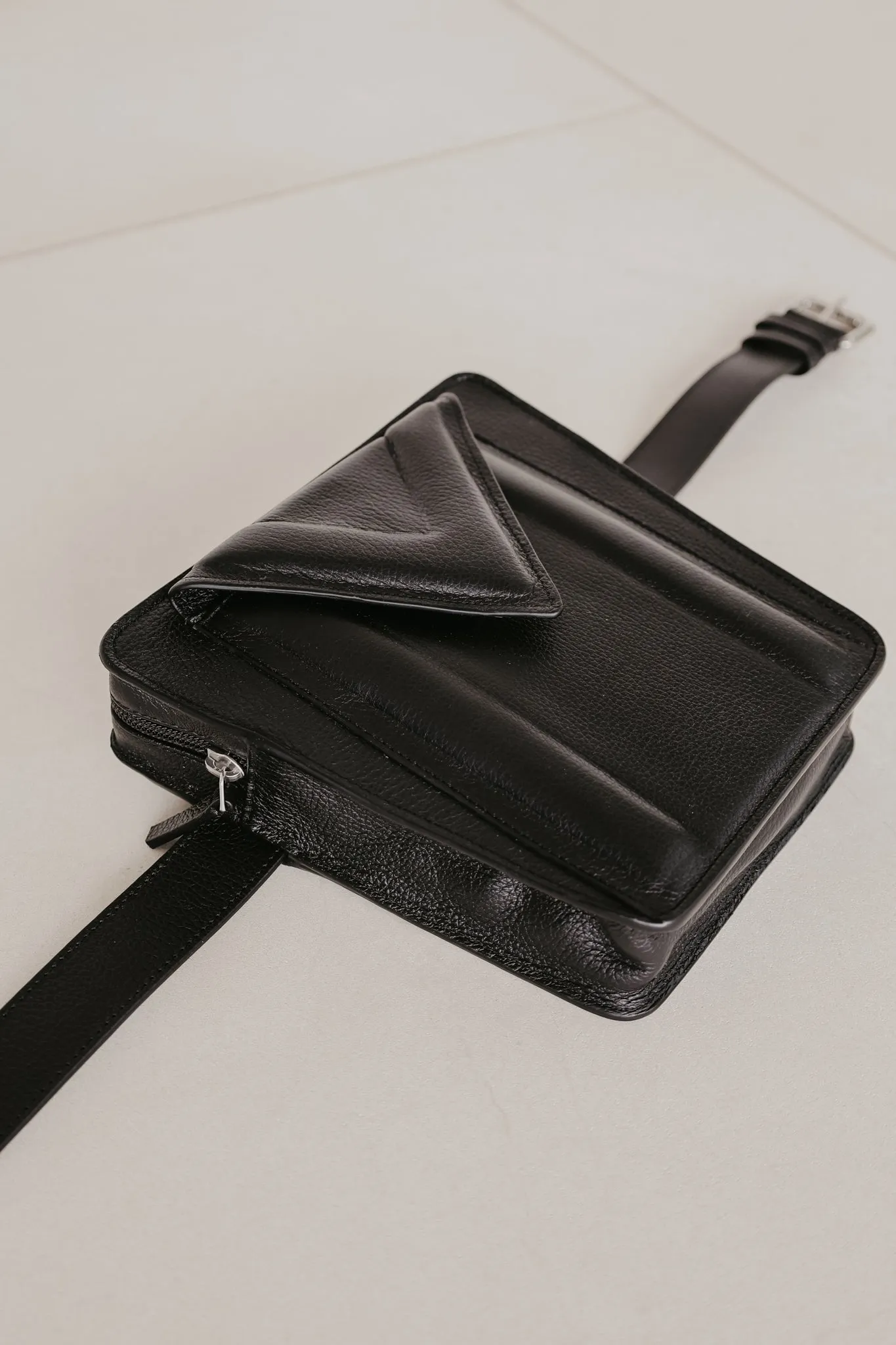 Belt Bag: Belt XL Black Structured   Trapezium M Black Structured