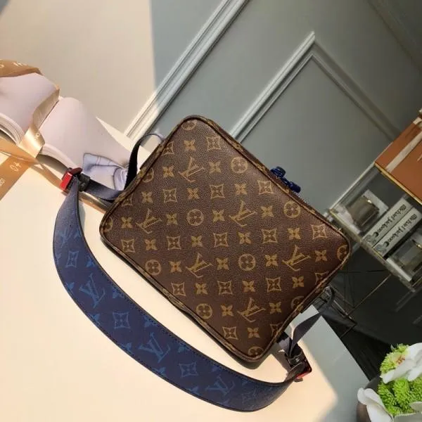 Men&#8217;s Outdoor Messenger Bag In Monogram Canvas M43843 2017