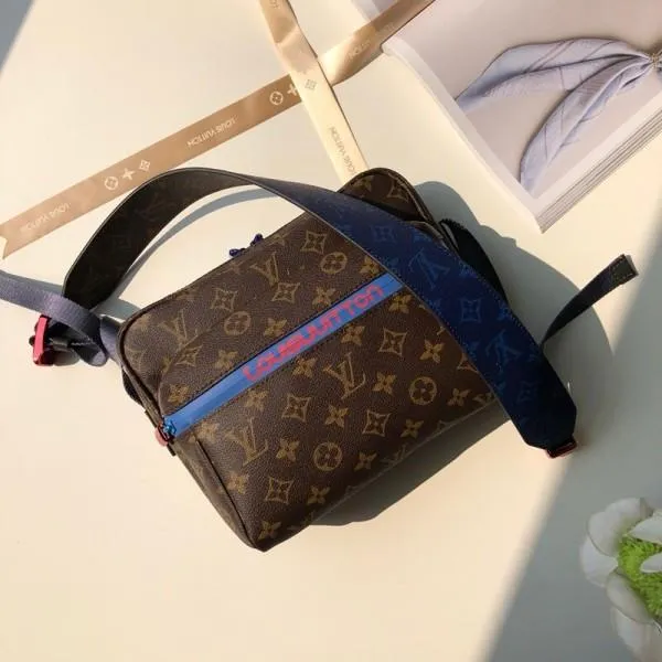 Men&#8217;s Outdoor Messenger Bag In Monogram Canvas M43843 2017