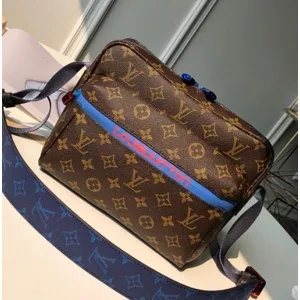 Men&#8217;s Outdoor Messenger Bag In Monogram Canvas M43843 2017