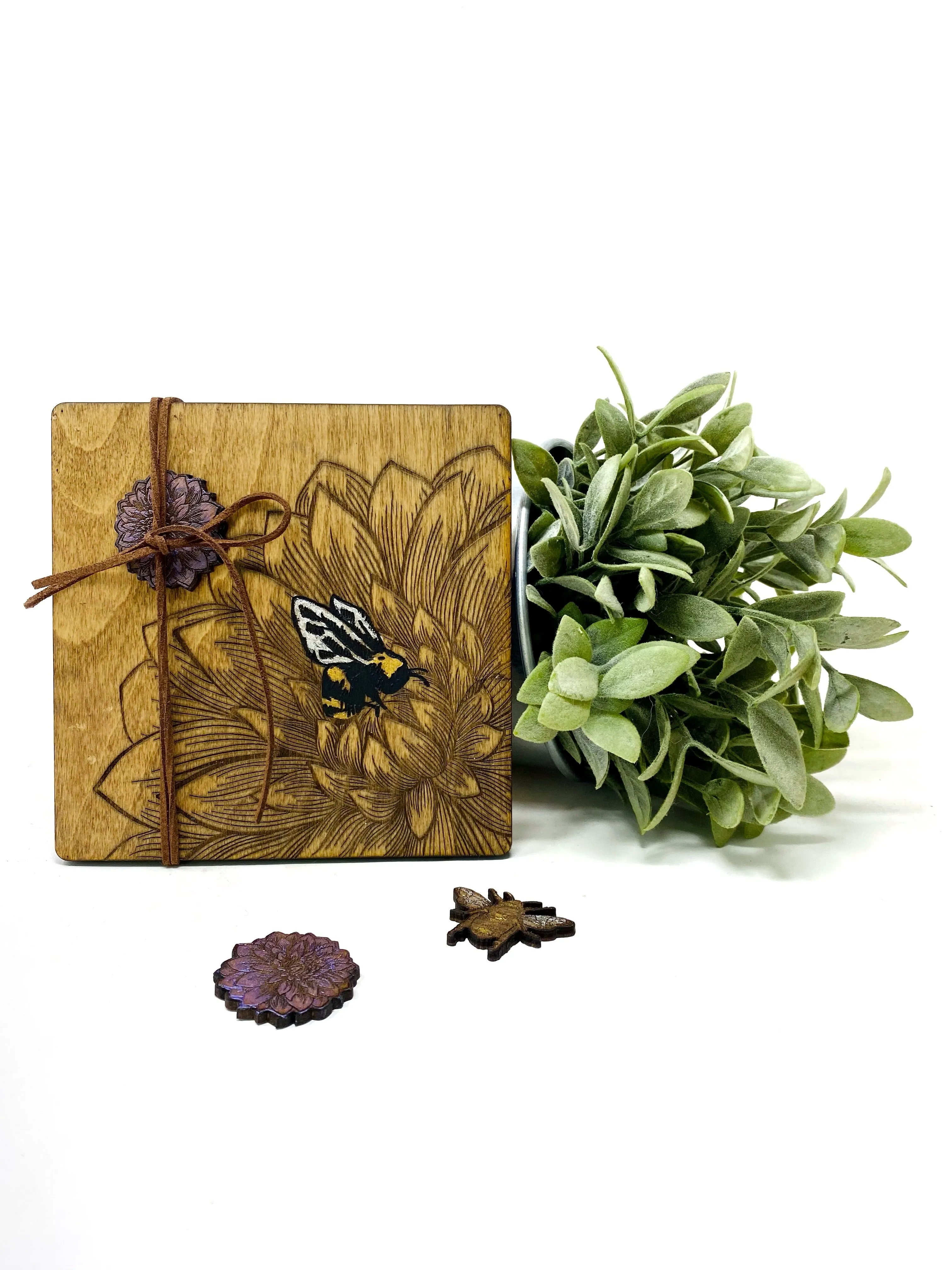 Tic Tac Toe Game - Bees and Dahlia Flowers