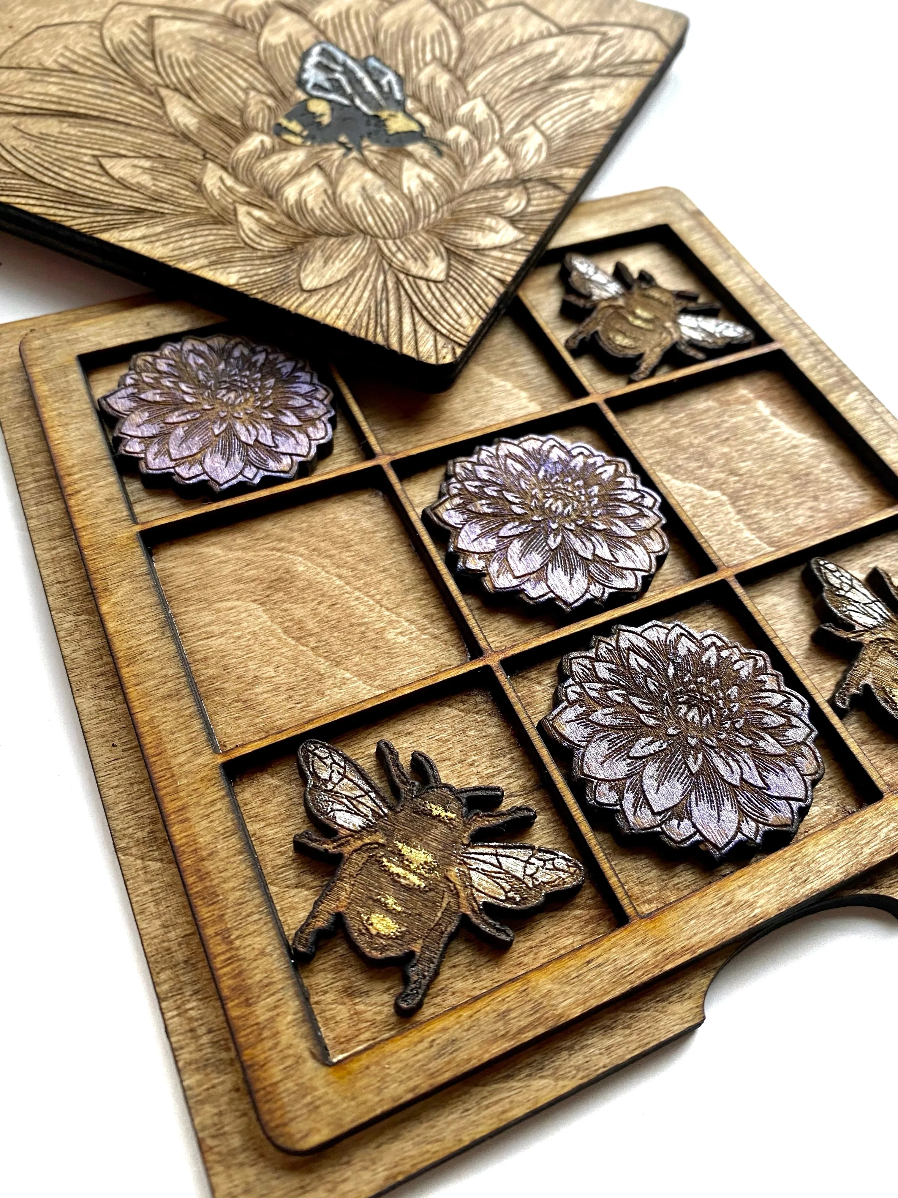 Tic Tac Toe Game - Bees and Dahlia Flowers