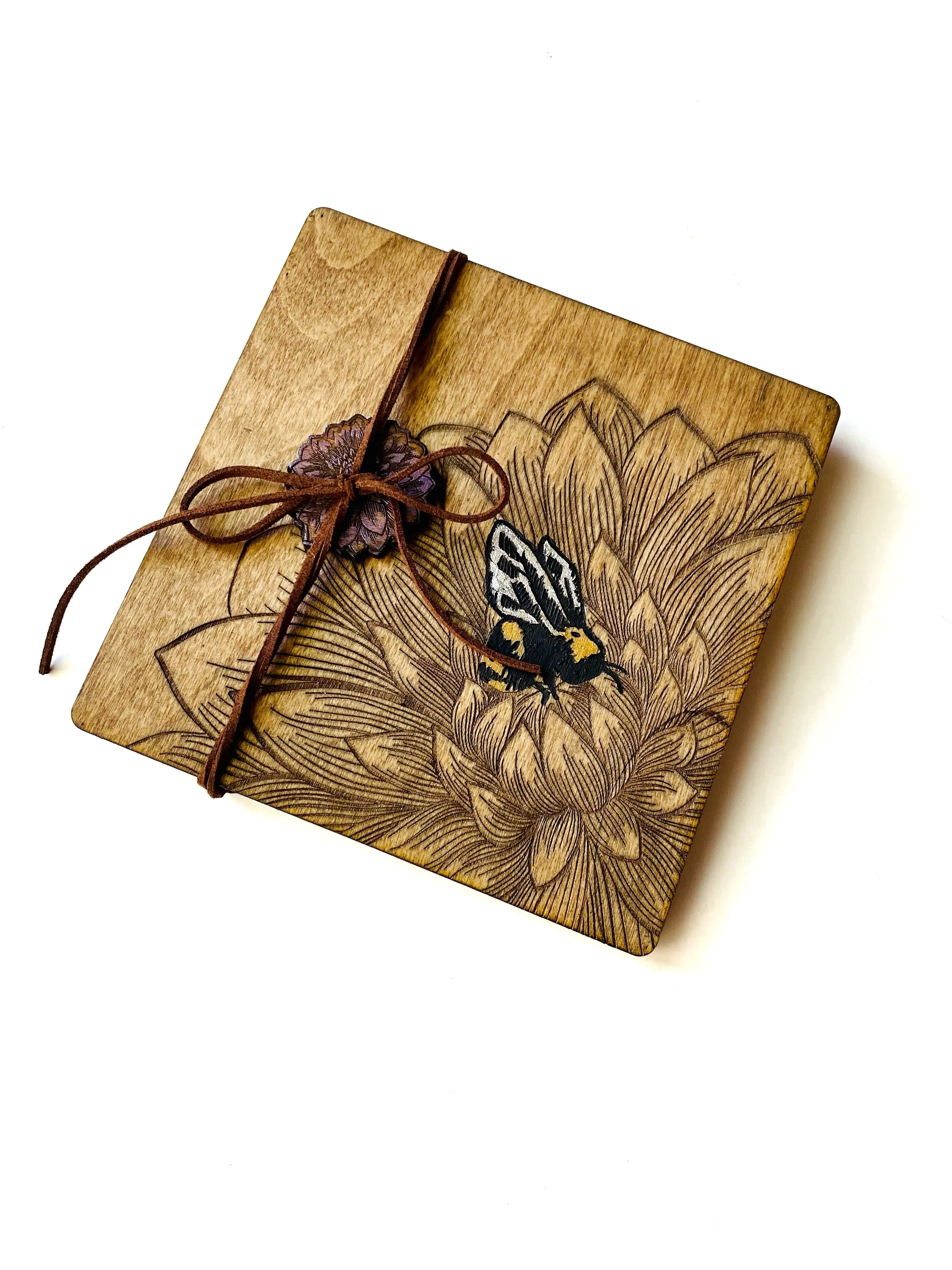 Tic Tac Toe Game - Bees and Dahlia Flowers