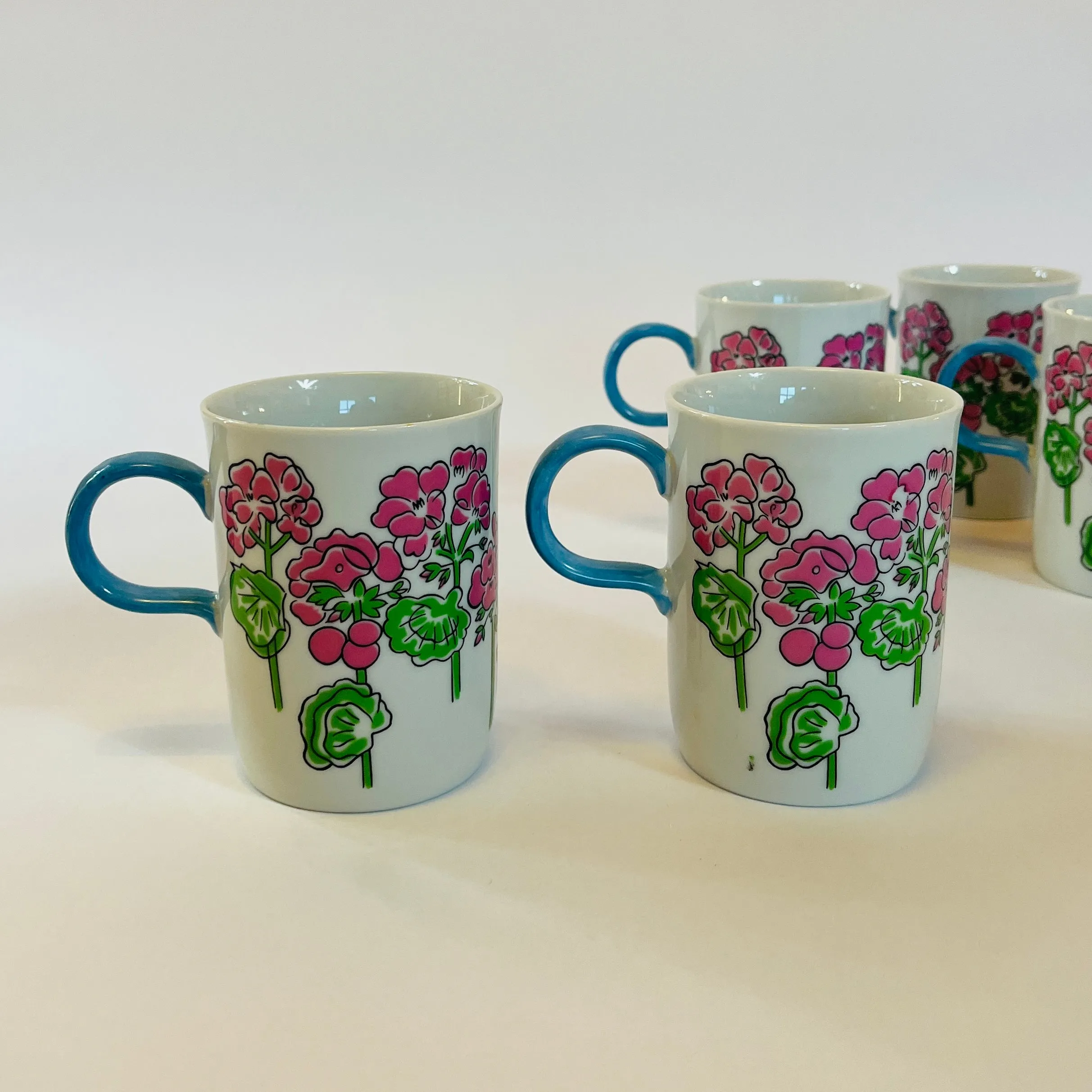 Vintage Gloria Vanderbilt Mugs/Dessert Plates, Set of 16