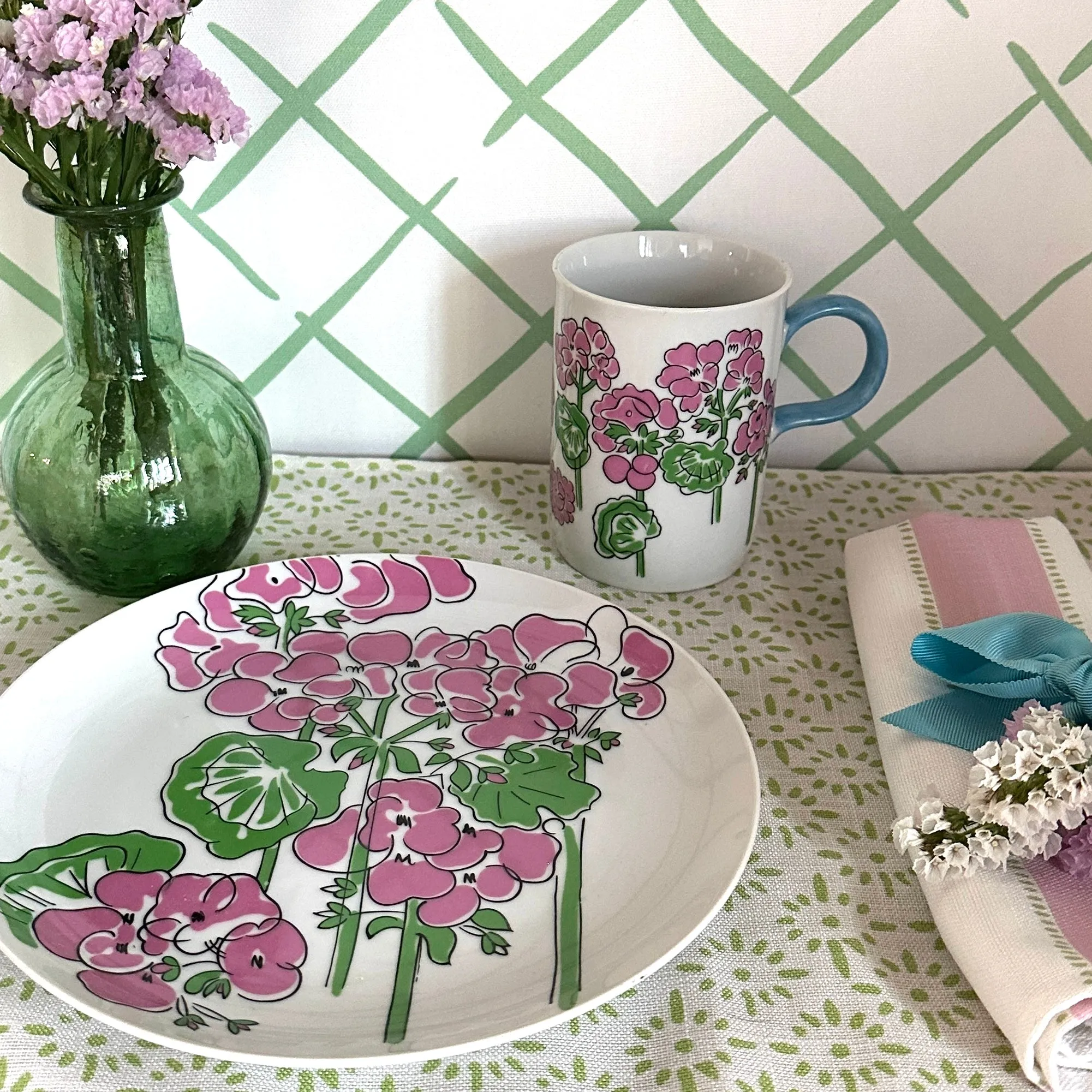 Vintage Gloria Vanderbilt Mugs/Dessert Plates, Set of 16
